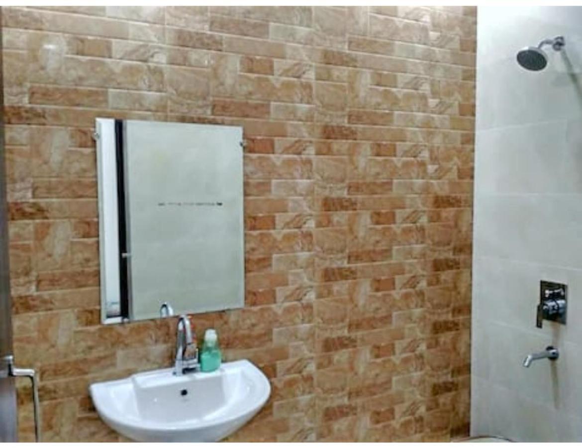 Hotel Basera Guest House, ซาฮารันปูร์ ภายนอก รูปภาพ
